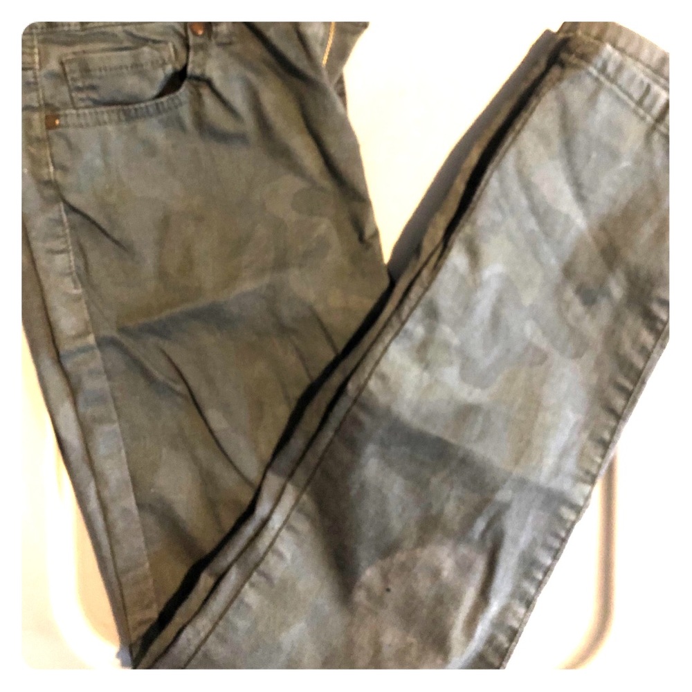 Camo skinny jeans